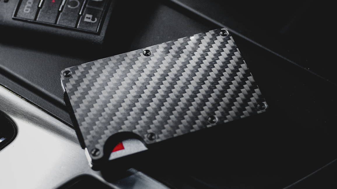 Why are more and more people buying carbon fiber wallets?